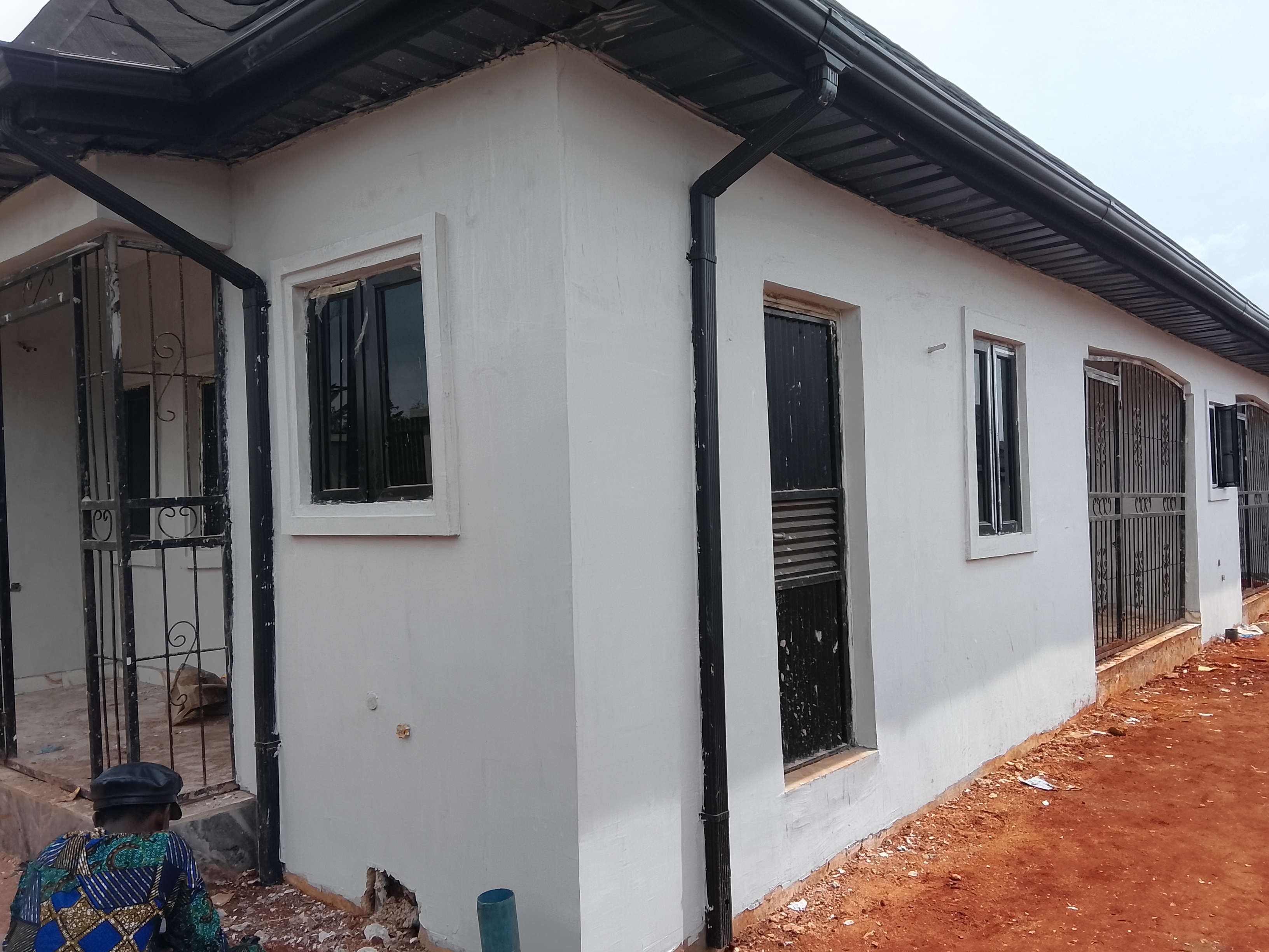 Wall screeding on a rendered exterior by Ajis Interior Creations